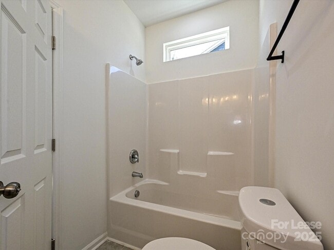 Building Photo - 1349 Russell St