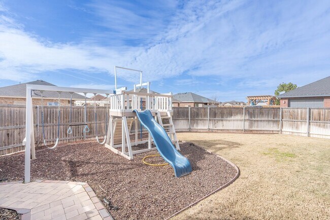 Building Photo - 3 Chambord Dr