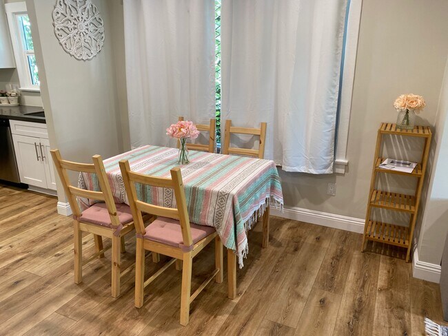 Building Photo - 749 N Wilton Pl