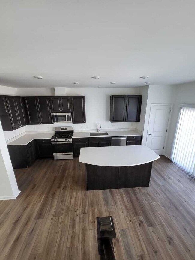Building Photo - 588 Wolverine Dr