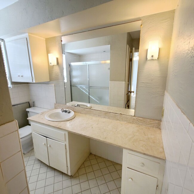 Building Photo - Spacious 2-Bedroom, 2-Bath Condo near SMU ...