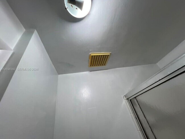 Building Photo - 6992 SW 39th St