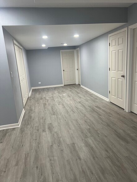 Building Photo - 1 River Hills Ct