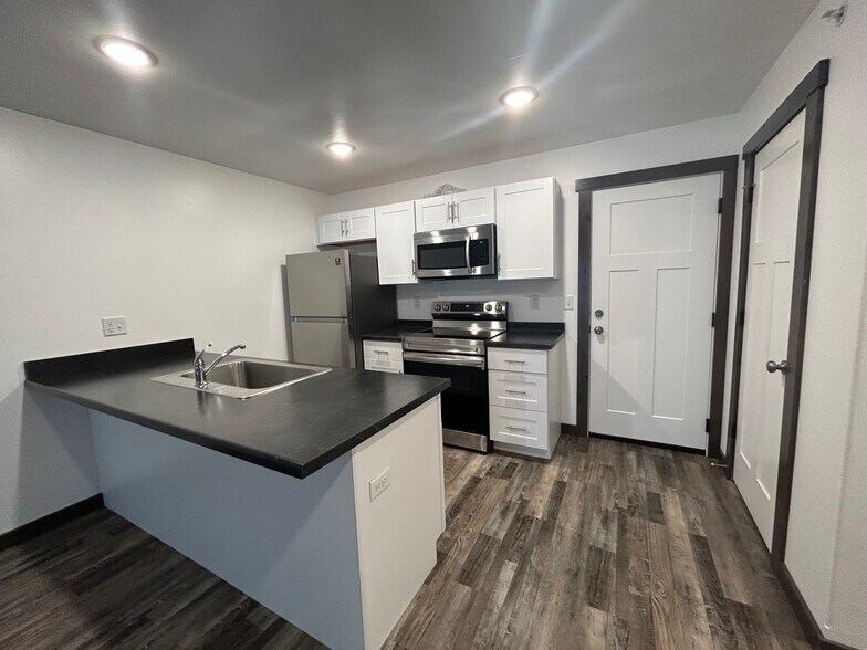 Building Photo - 89 Village Dr
