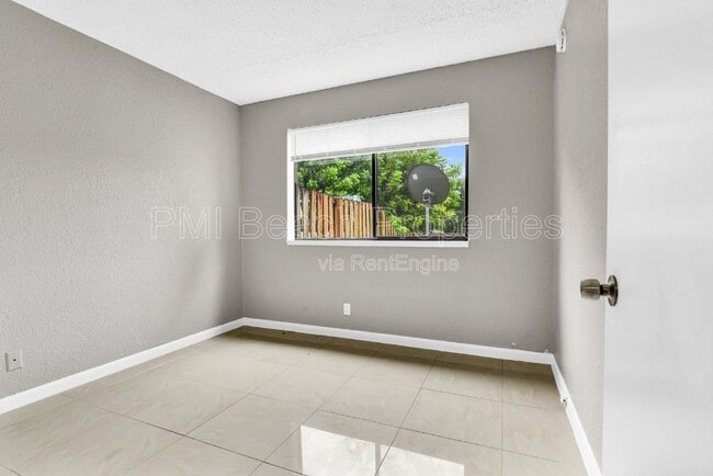 Building Photo - 700 Nottingham Cir