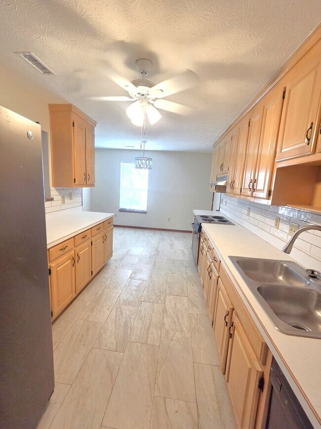 Building Photo - 10 Great Lakes Dr