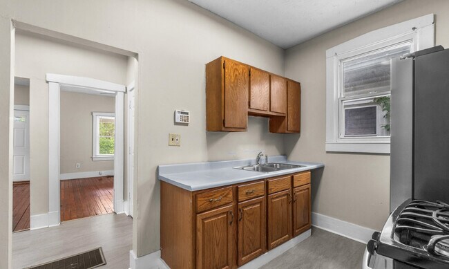 Building Photo - 4014 Greenwood Ave