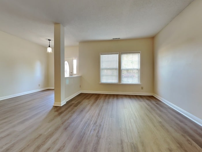 Building Photo - 915 Brookstone Dr