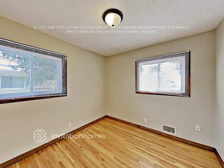 Building Photo - 3612 Commodore Dr