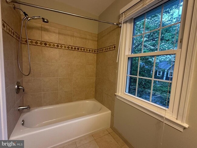 Building Photo - 10152 Village Knolls Ct