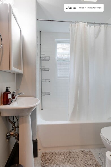 Building Photo - Room in Shared 4 bed/1.5 bath home