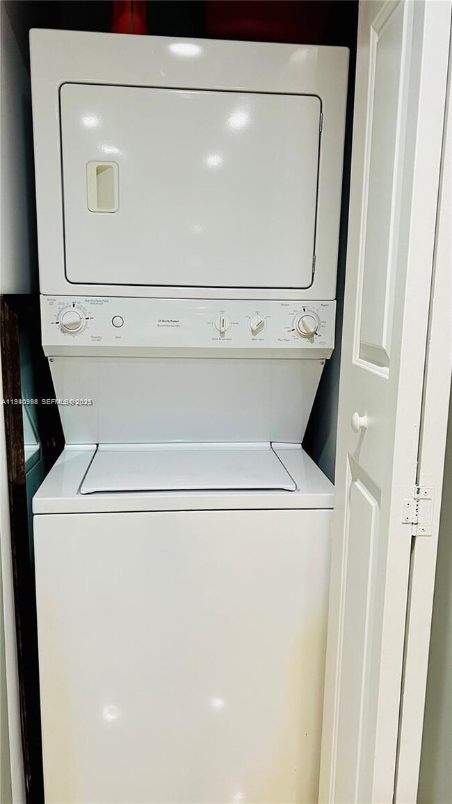 Building Photo - 7900 Harbor Island Dr