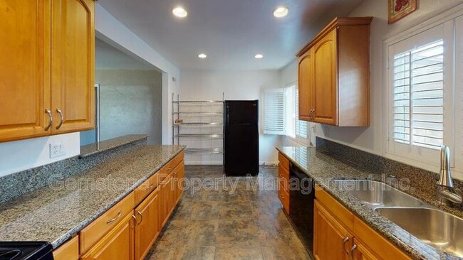 Building Photo - 5744 Mary Ln Dr