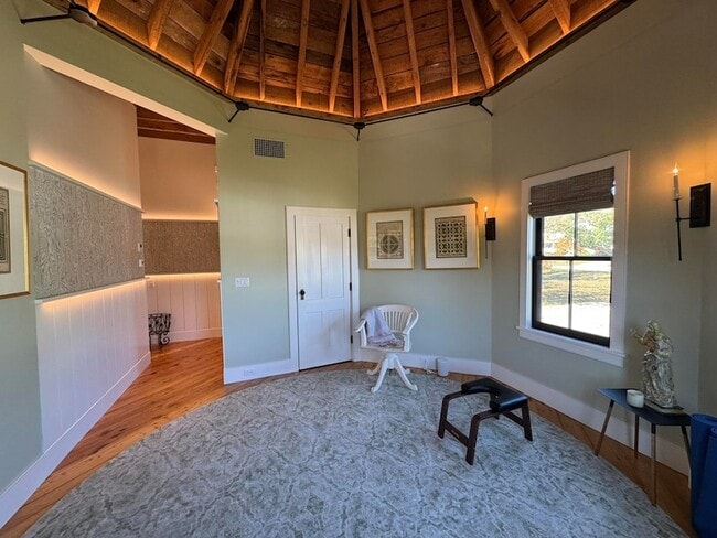 Building Photo - 57 Taconic Rd