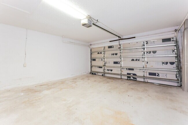 Building Photo - 180 Heatherwood Dr