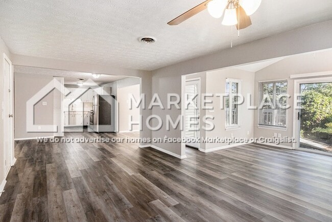 Building Photo - 1570 Meadowview Dr