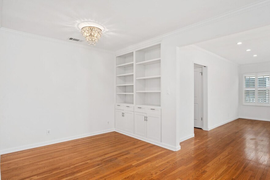 Building Photo - 7901 Westlawn Ave