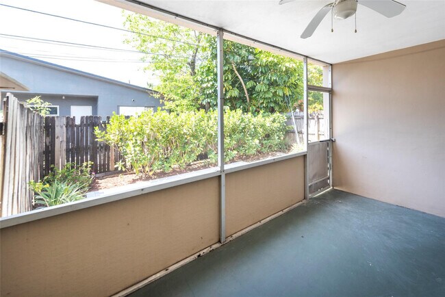 Building Photo - 930 Mandarin Is