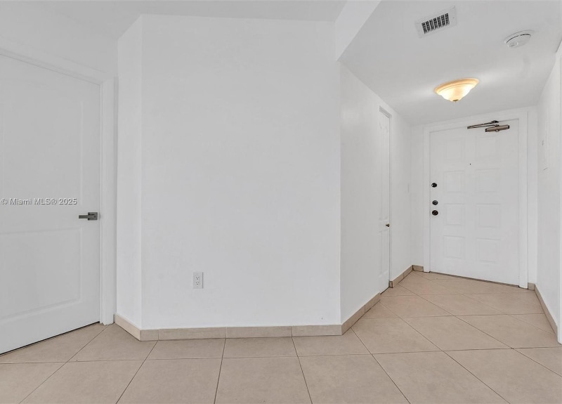 Building Photo - 15509 N Miami Lakeway