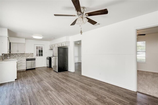 Building Photo - 809 Neans Dr