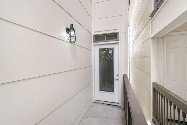 Building Photo - 1613 Baronne St