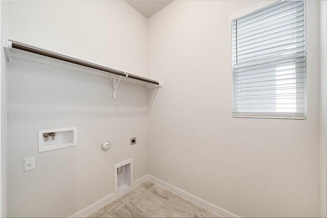 Building Photo - 15008 Forum Ave