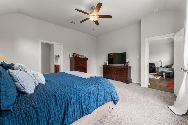 Building Photo - 819 Spruce Pine Dr