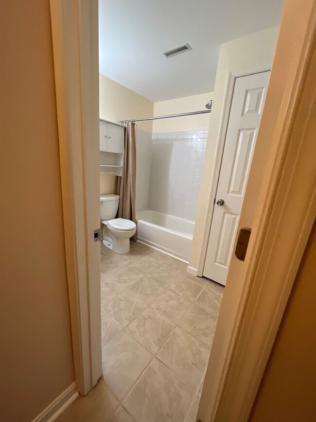 Building Photo - STAFFORD HOME - LARGE 5 BEDROOMS!