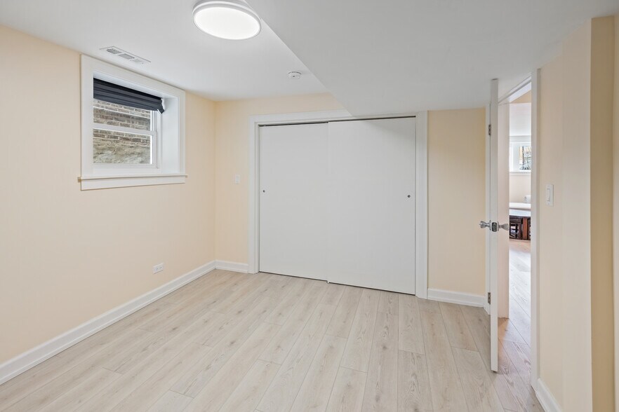 Building Photo - 5219 W Deming Pl