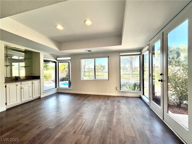 Building Photo - 920 Pinehurst Dr