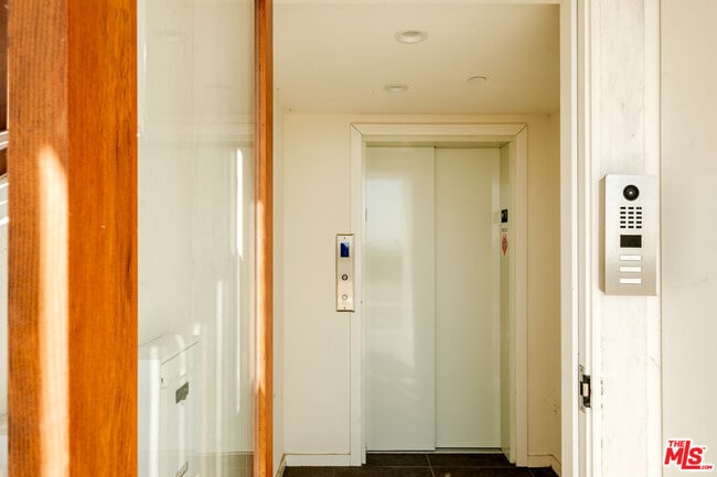 Building Photo - 18223 Coastline Dr