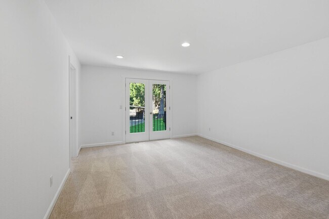 Building Photo - 3bd/2.5ba Bellevue Home