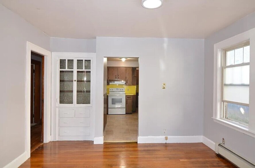 Building Photo - 16 Newport Ter