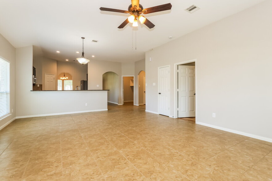 Building Photo - 18415 Sunrise Maple Dr