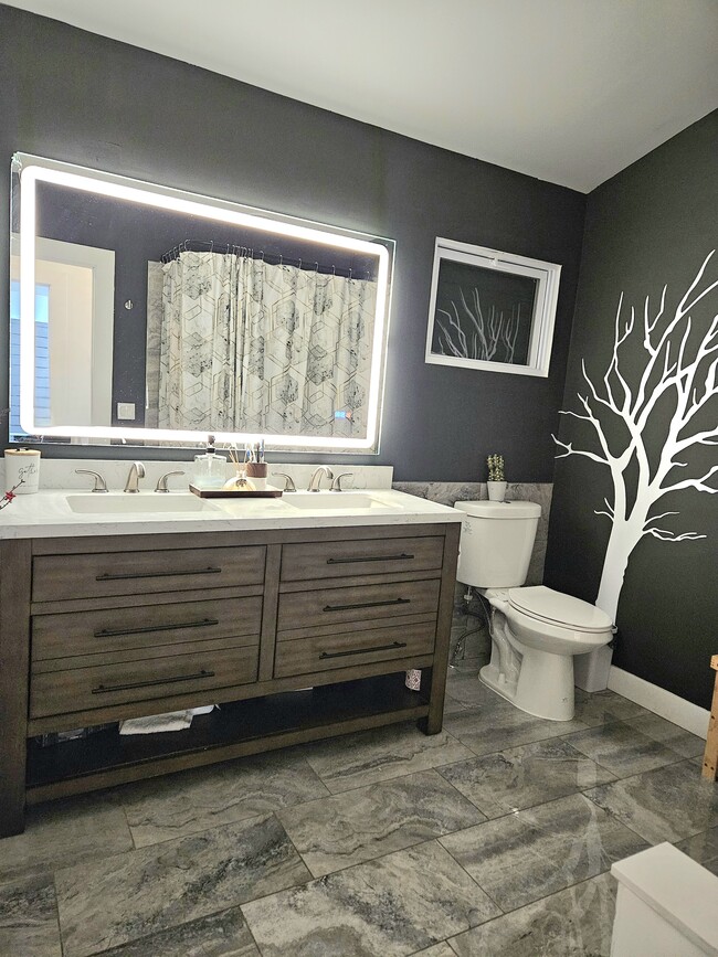 Building Photo - 84 Center Ave