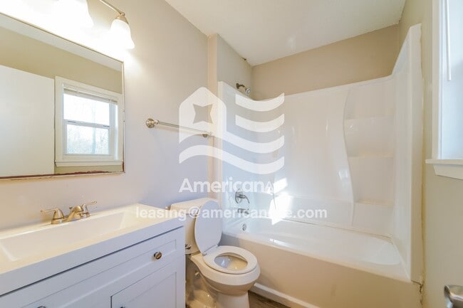 Building Photo - 2636 Revere St
