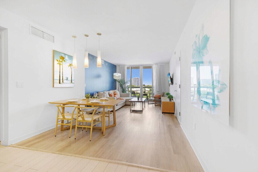 Building Photo - 2602 E Hallandale Beach Blvd