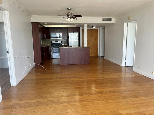 Building Photo - 7601 E Treasure Dr