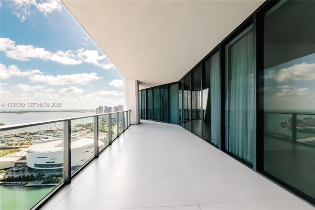Building Photo - 1000 Biscayne Blvd