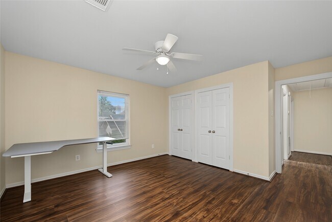 Building Photo - 14135 Swallowfield Dr