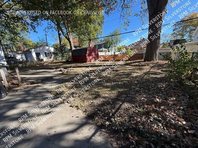 Building Photo - 2664 Tyler-