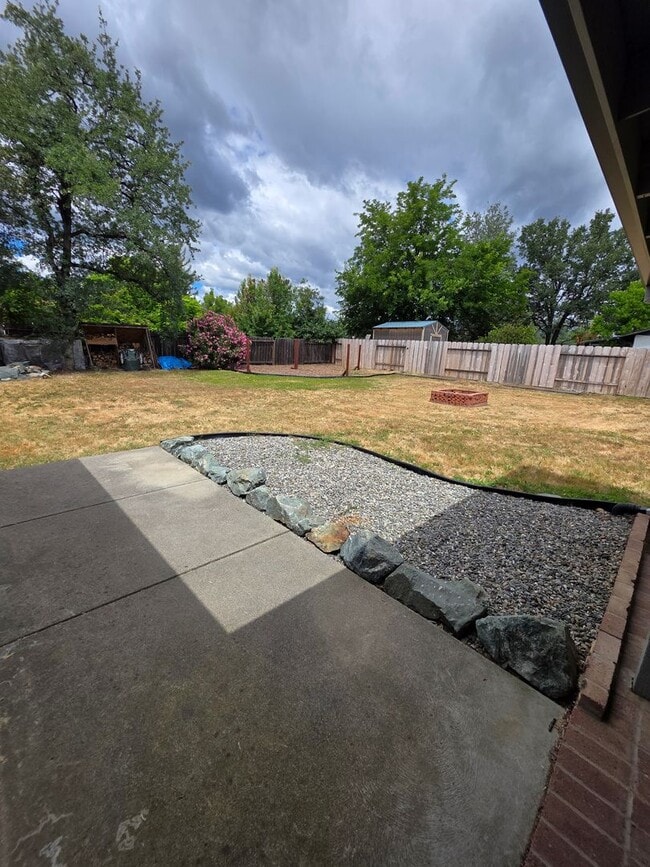 Building Photo - **$500 OFF FIRST MO RENT**4BR/3BA with PRIVATE IN-LAW SUITE / SECOND LIVING SET-UP
