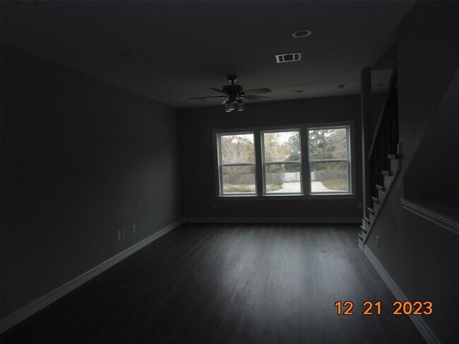Building Photo - 5262 Ella Blvd