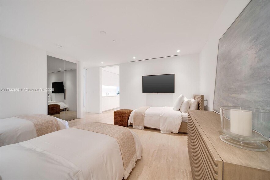 Building Photo - 9001 Collins Ave