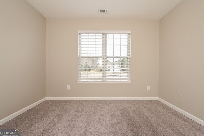 Building Photo - 604 Longstreet Ln