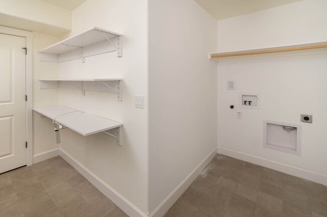 Building Photo - Refined Living in the Heart of Bend — Fully Remodeled Home for Lease
