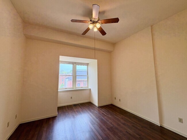 Building Photo - 2406 S 10th St