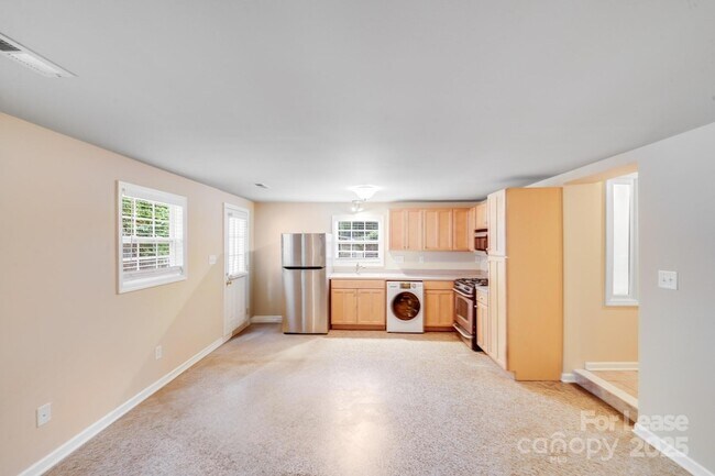 Building Photo - 2417 Laburnum Ave