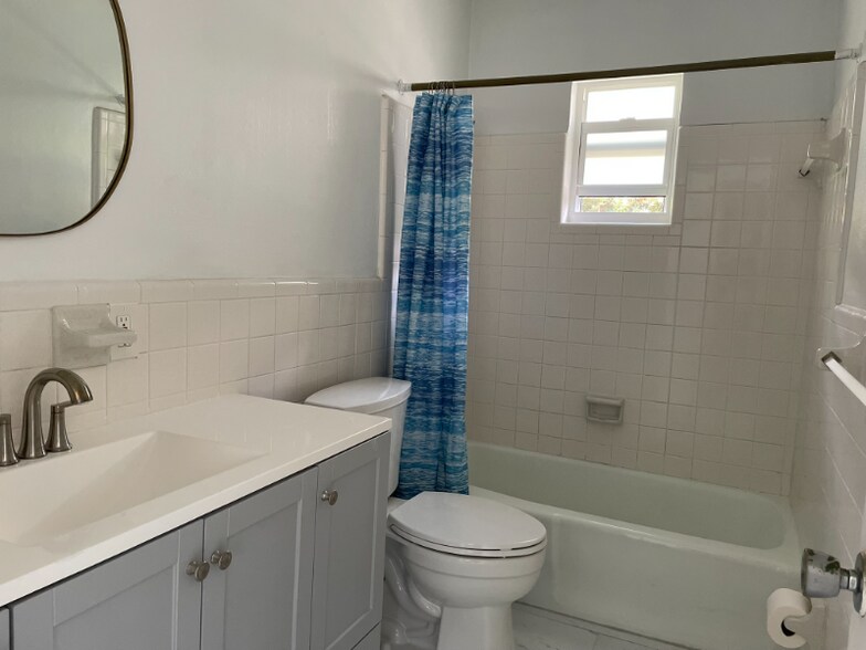 Building Photo - 627 92nd Ave N