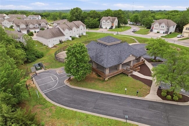 Building Photo - 10337 Parkview Ave
